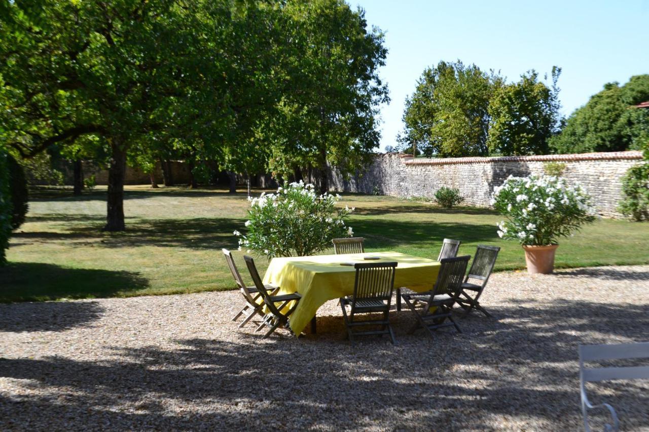 Le Petit Logis Bed & Breakfast Rouillac  Dış mekan fotoğraf