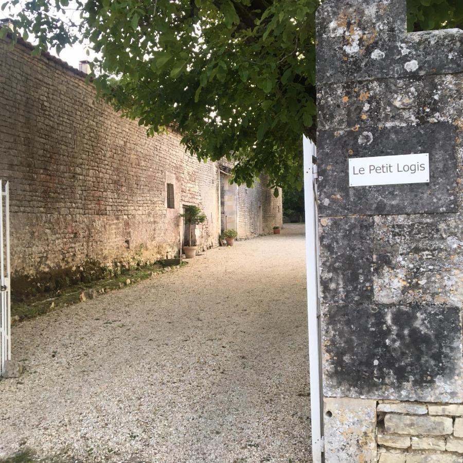 Le Petit Logis Bed & Breakfast Rouillac  Dış mekan fotoğraf